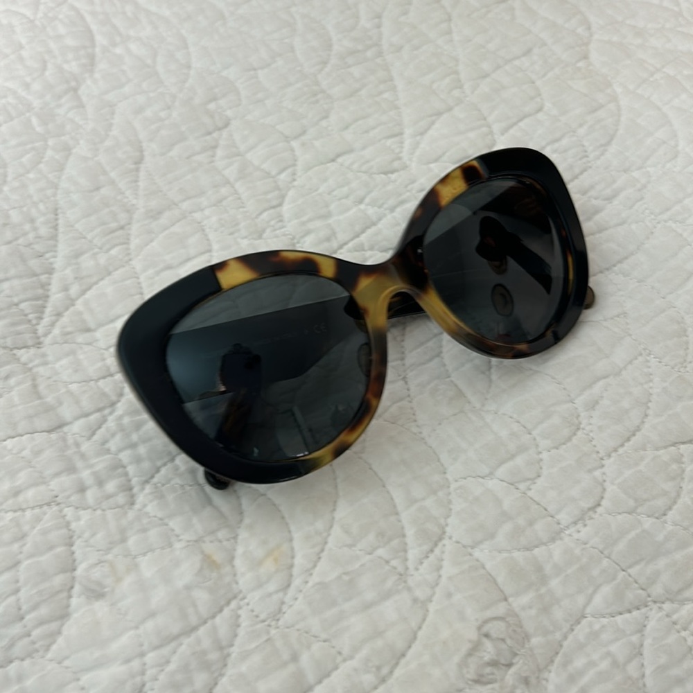 Burberry Sun glasses - Picture 2 of 5
